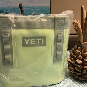 YETI KEY LIME 20 Camino Carryall Tote